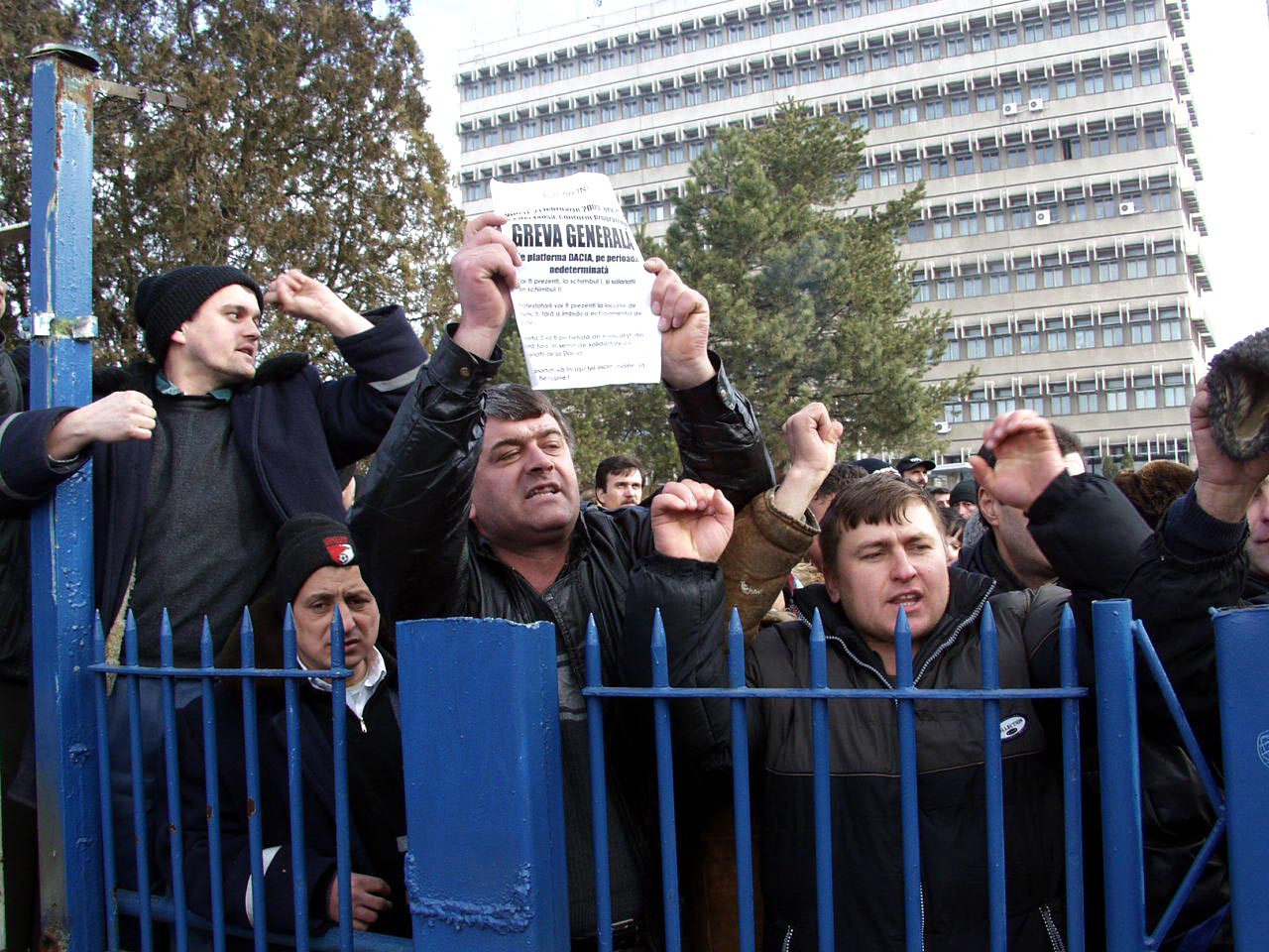 Incepe nebunia! Toti bugetarii vor salarii mai mari