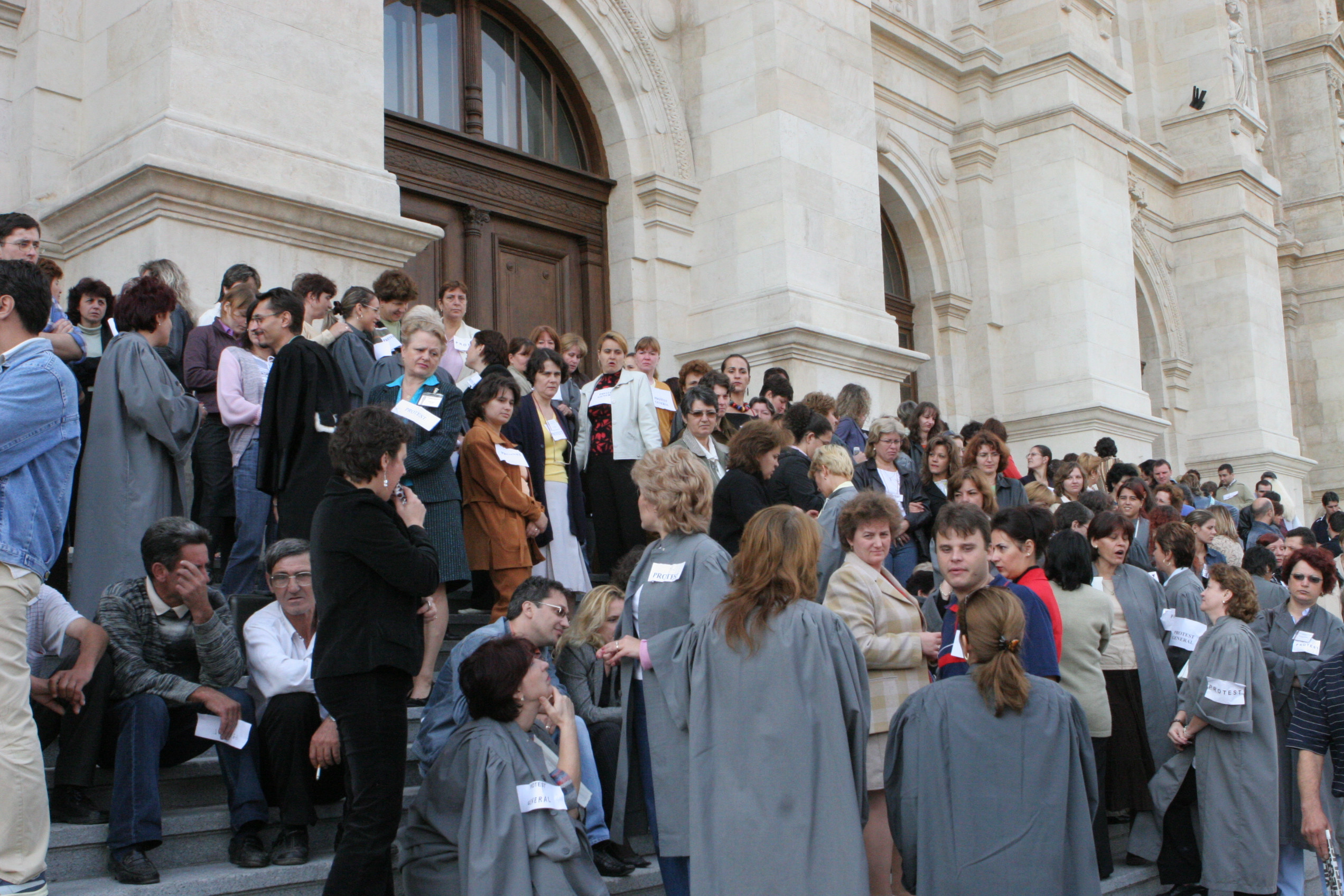 Personalul din justite isi va primi in 2009 drepturile salariale restante