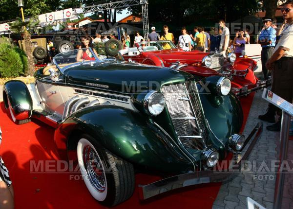 Vezi mai multe imagini de la raliul masinilor de epoca