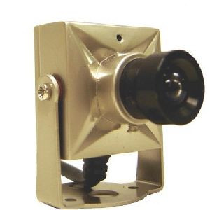 Si-a spionat chiriasele timp de 20 de ani, cu zeci de camere de filmat