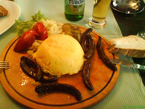 Ospat romanesc cu bunatati traditionale pentru albaiulieni