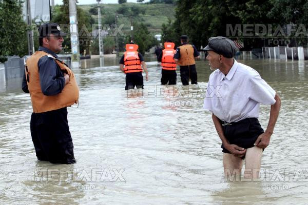 Sinaia: mai multe zone inundate din cauza ploilor torentiale