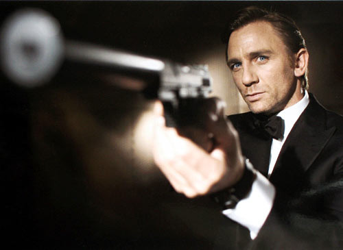 Care spune cel mai bine "Numele meu e Bond. James Bond"?