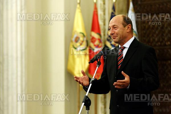 Petre Roman: Basescu, care se vrea un presedinte mare, este un om mic