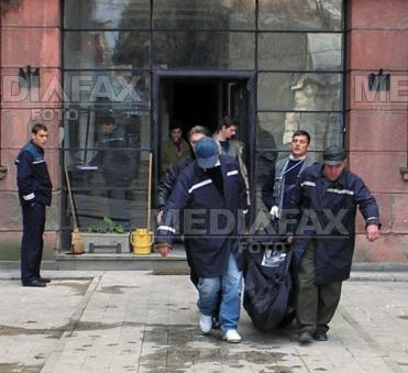 Cadavru neidentificat, descoperit intr-o piata din Baia Mare