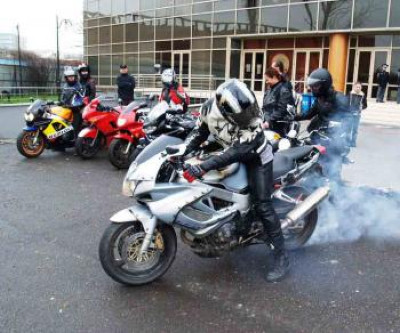Noile reguli din codul rutier. Motociclistii nu mai au voie sa transporte pasageri bauti