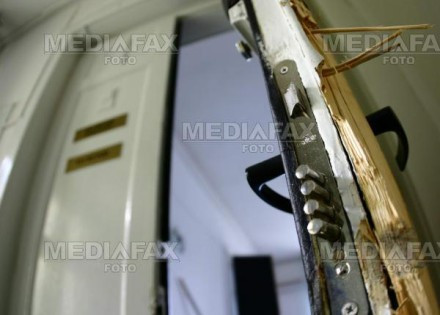 Sapte birouri sparte intr-o singura noapte, intr-un imobil din Oradea!