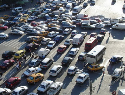 In pas de defilare spre exasperarea soferilor. Repetitii pentru 1 Decembrie