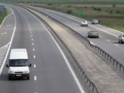 Pieton spulberat de doua masini, pe autostrada Bucuresti-Pitesti