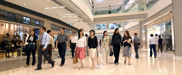 Recesiunea extremelor: SUA sufera, Egiptul se lafaie in lux