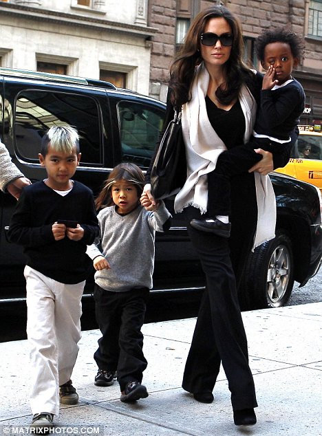 Angelina Jolie a vrut sa renunte la actorie, dar nu a lasat-o Brad