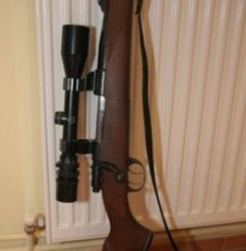 Alerta la Sibiu: trei hoti sunt cautati pentru furt de arma si munitie