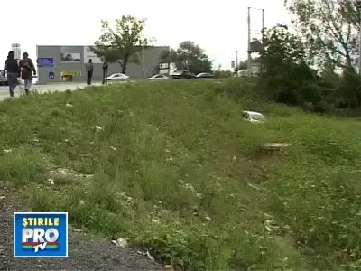 A plonjat cu masina pe marginea albiei raului Arges