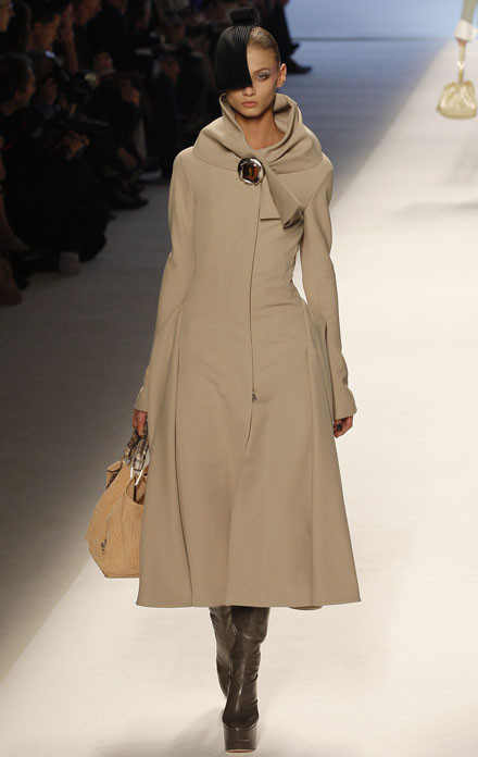 Culoarea, cuvant de gala la Vuitton si Saint Laurent