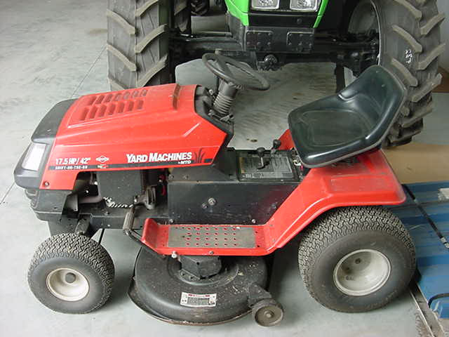 Marea Britanie: intrecere de viteza intre masini de tuns iarba