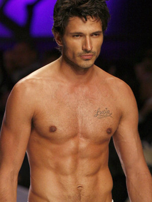 Kylie Minogue e oficial cuplata cu Andres Velencoso