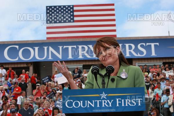 Sarah Palin, parodiata de televiziunile americane