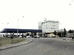 Au incercat sa ajunga in Ungaria, ascunsi in portbagajul unei masini