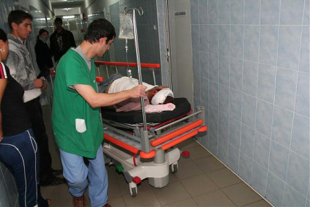 Barbati batuti in mijlocul drumului pentru cateva cuvinte jignitoare