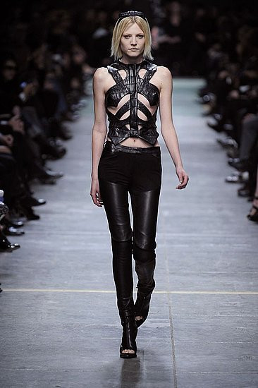 Vezi aici colectia Givenchy primavara-vara 2009