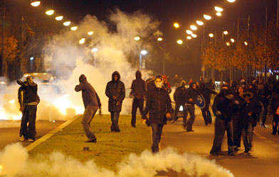 Un mort si 400 de raniti in urma unor violente stradale in Thailanda