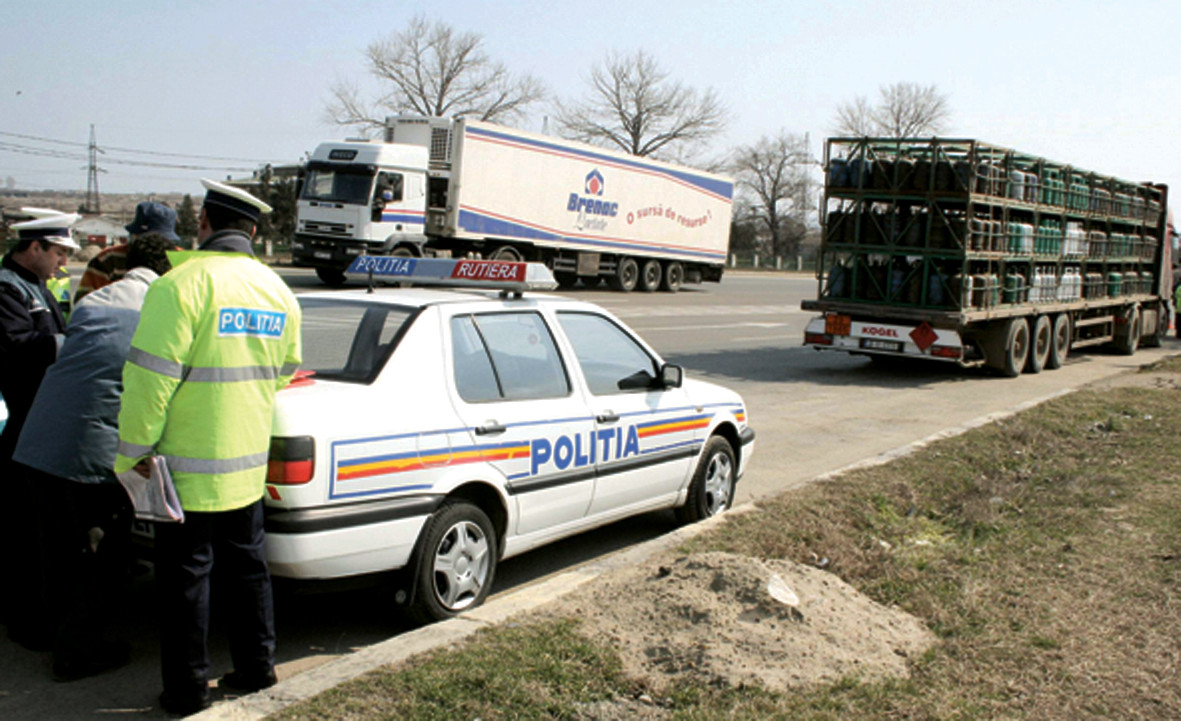 Politist cercetat, dupa ce a aparut intr-un videoclip de muzica populara!