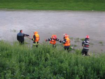 Disparut fara urma! Familia si scafandrii il cauta in apele Crisului