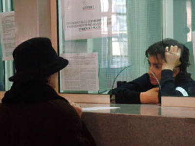 Functionarii publici intra in greva de avertisment