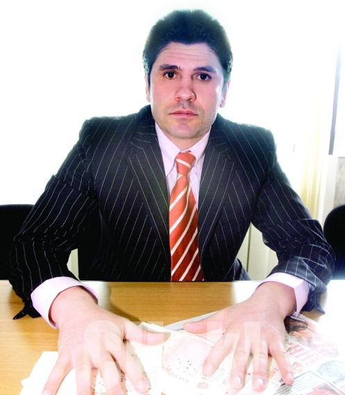 Bietul Ogica! Nevasta nu il elibereaza