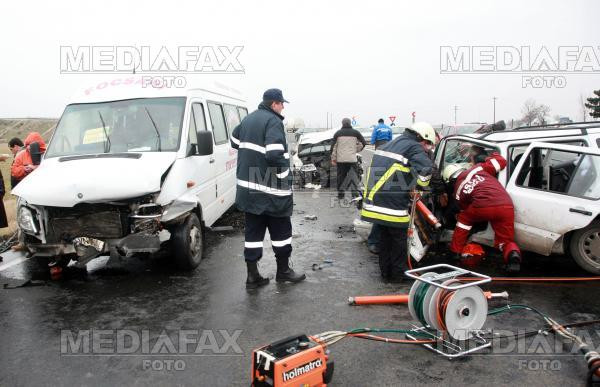 Iasi: sapte oameni au fost raniti, in urma unui accident grav