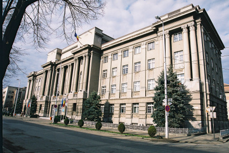 Romii au protestat in fata Prefecturii Timis