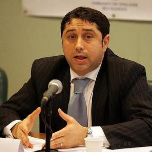 Inca 15 ofiteri romani vor merge in Italia