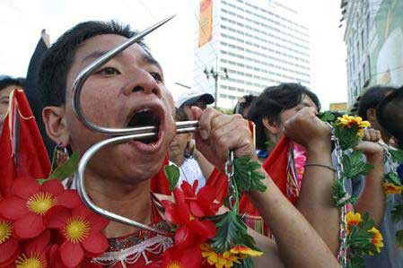 Sarbatoare scaldata in sange in Thailanda