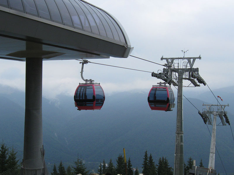 Telegondola de la Sinaia este stricata de Paste! A rupt-o un brad!