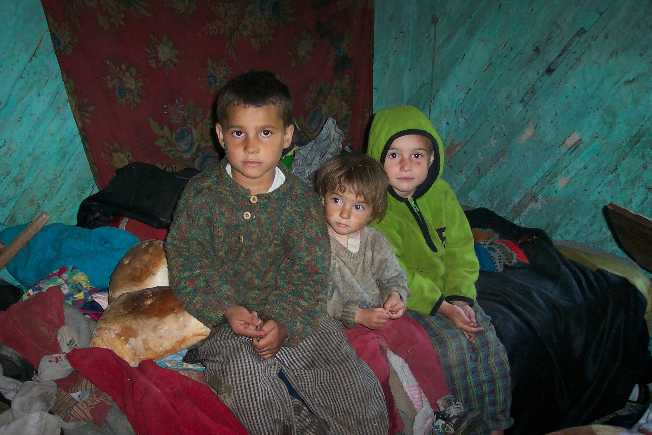 Saracie lucie la Braila: copii crescuti ca-n grajd!