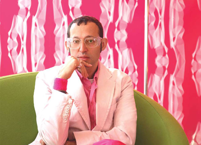 Esti trist? Deprimat? Atunci apeleaza la Karim Rashid