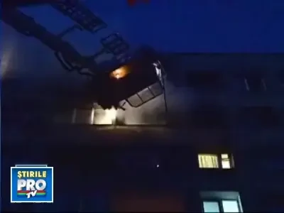 Iad intr-un bloc din Capitala. O femeie a murit intr-un incendiu violent