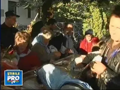 Hramul Sfintei Parascheva a adunat la Iasi peste 60.000 de oameni