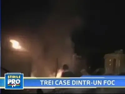 Incendiu mistuitor la Domnesti! Doua familii au ramas pe drumuri