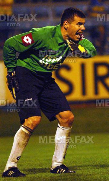 Stelist insurat, caut blonda sa ma distrez