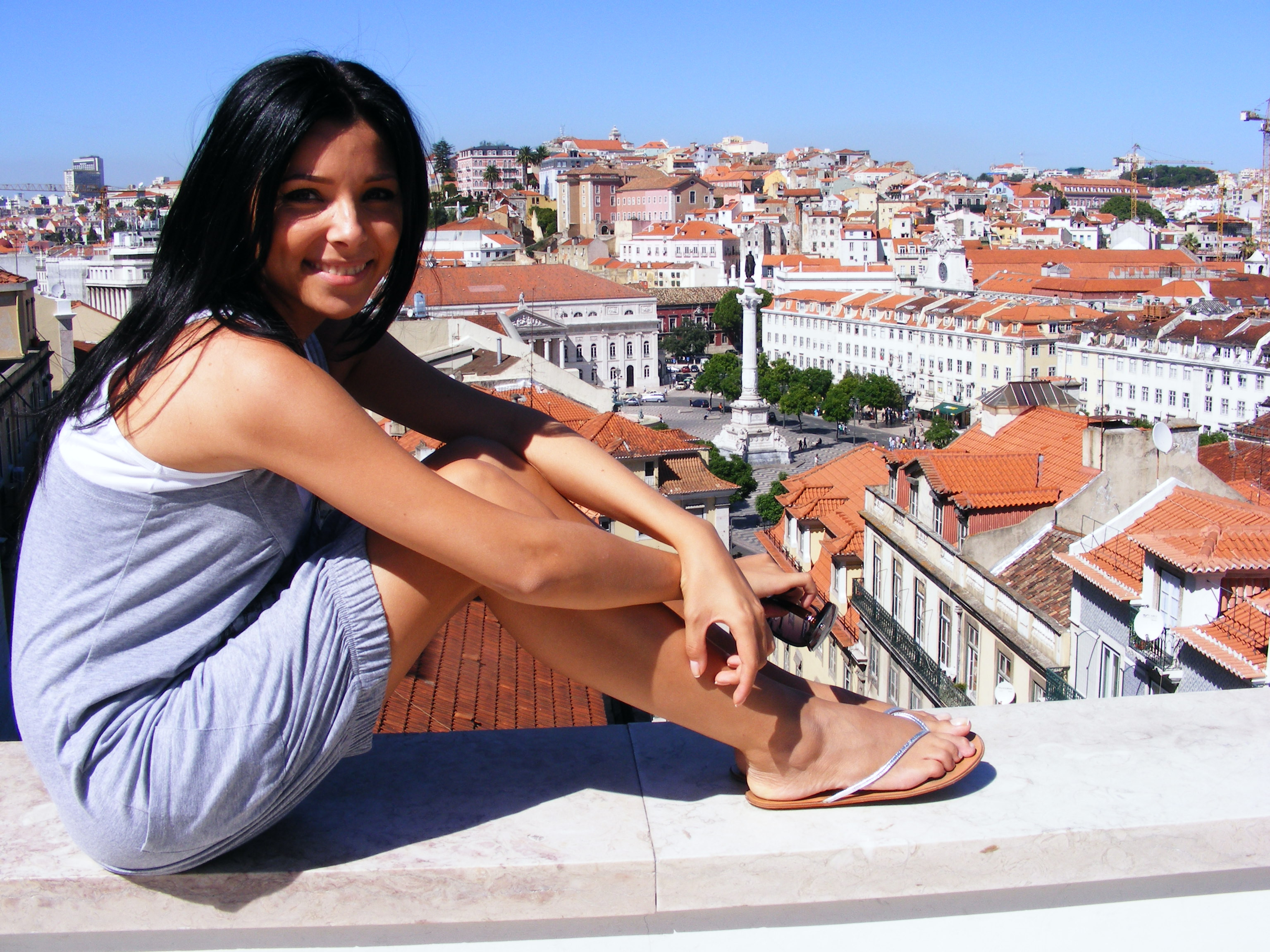 Afla ce pun Monica Dascalu si Corina Caragea in bagajele lor de vacanta!