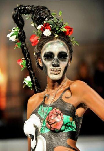 Haine de acuarela si podoabe din gloante. Pentru pace!