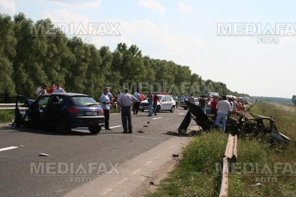Cluj: opt persoane ranite intr-un grav accident de masina