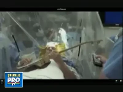 A cantat la banjo in timp ce era operat pe creier!