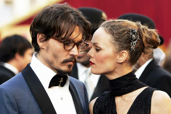 Vanessa Paradis si Johnny Depp stiu sa pastreze pasiunea in cuplu! Afla cum