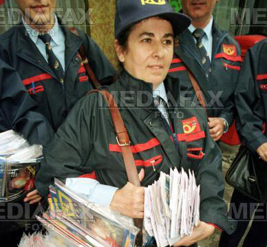 Cu ochii pe postasi, prin satelit! Au GPS in geanta!