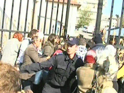 Vezi aici mai multe imagini de la hramul Cuvioasei Parascheva!