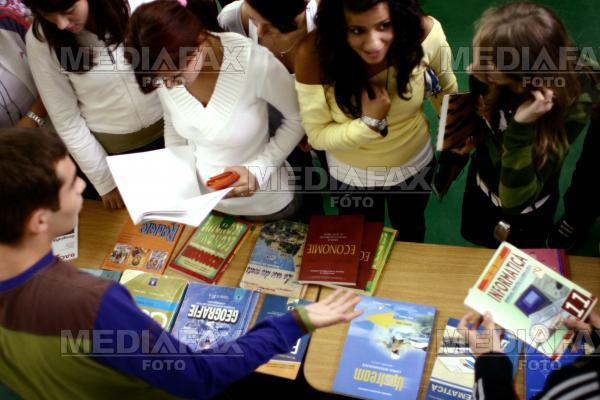 Preda educatie sexuala, in loc de istorie, si face avansuri elevelor!