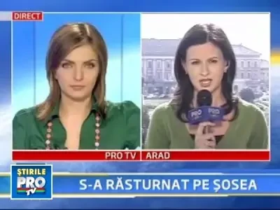 A blocat traficul dupa ce s-a rasturnat cu TIR-ul pe sosea