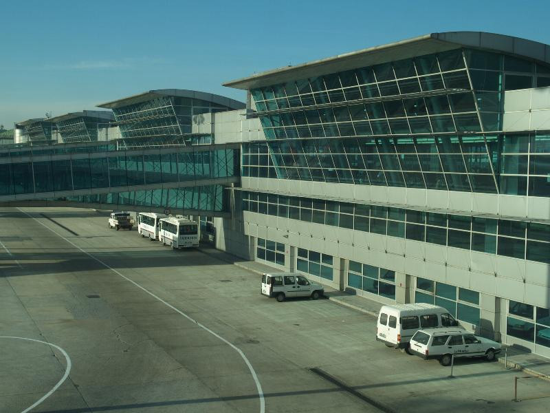 Emotii pentru pasagerii unei curse Tarom! Avionul a iesit de pe pista